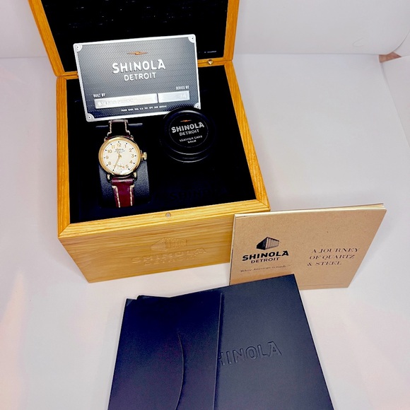 Shinola Women’s Runwell - Picture 7 of 7